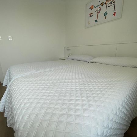 Hostal Montevideo Beachfront Nigrán Buitenkant foto