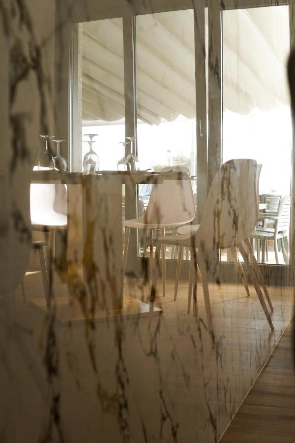 Hostal Montevideo Beachfront Nigrán Buitenkant foto