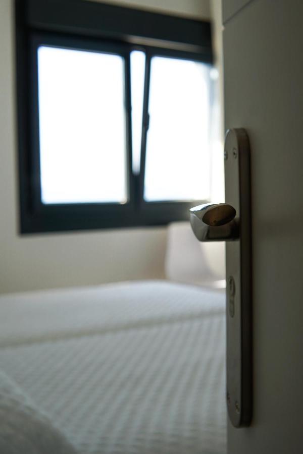 Hostal Montevideo Beachfront Nigrán Buitenkant foto