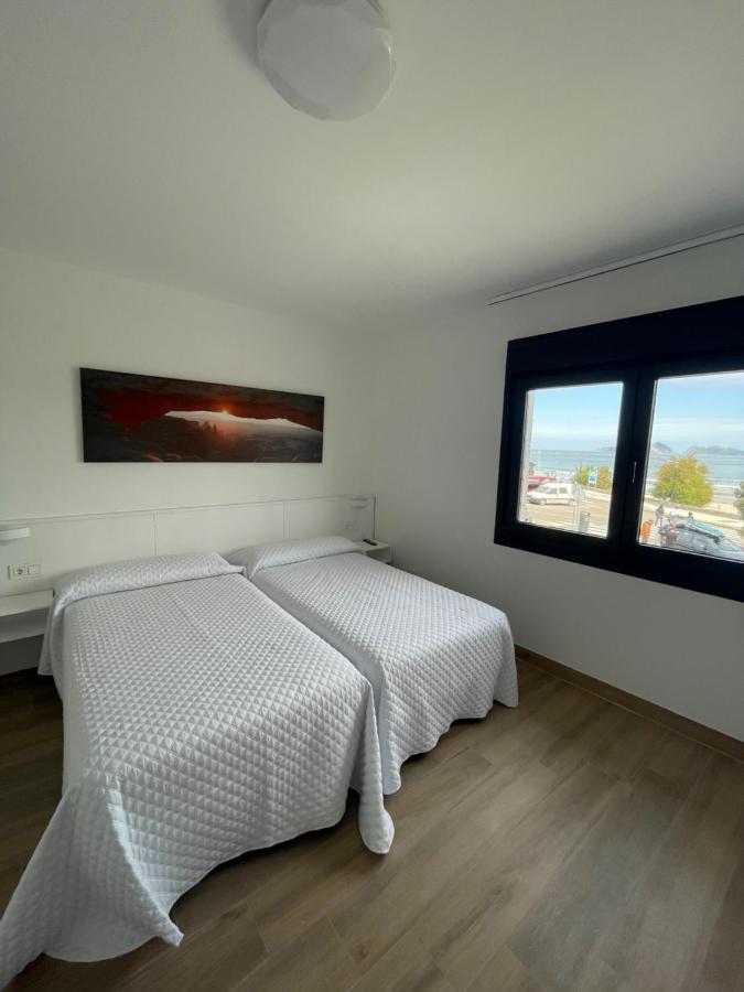 Hostal Montevideo Beachfront Nigrán Buitenkant foto