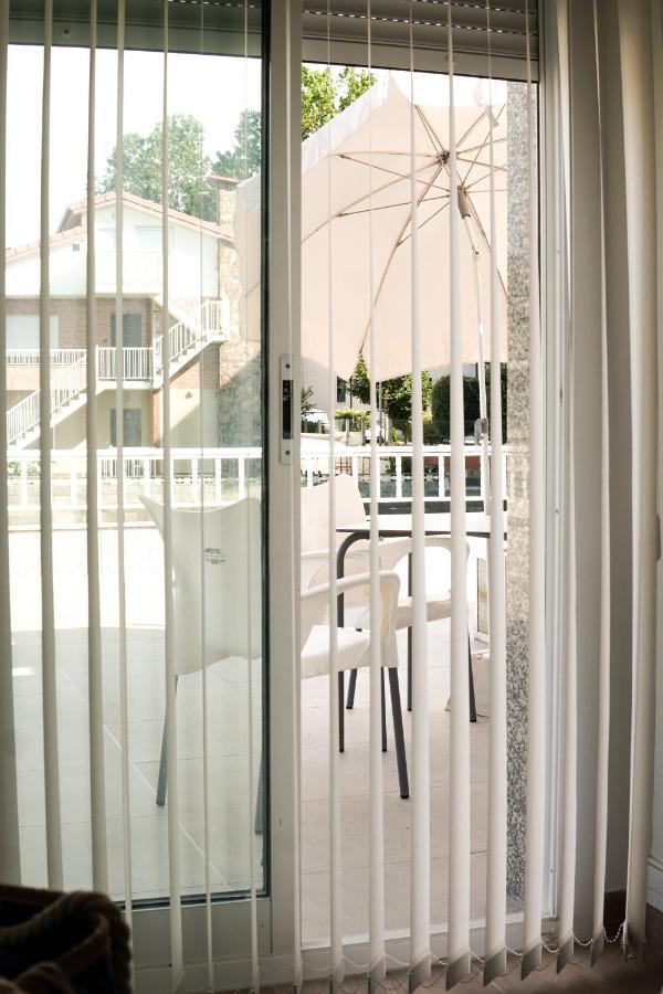 Hostal Montevideo Beachfront Nigrán Buitenkant foto