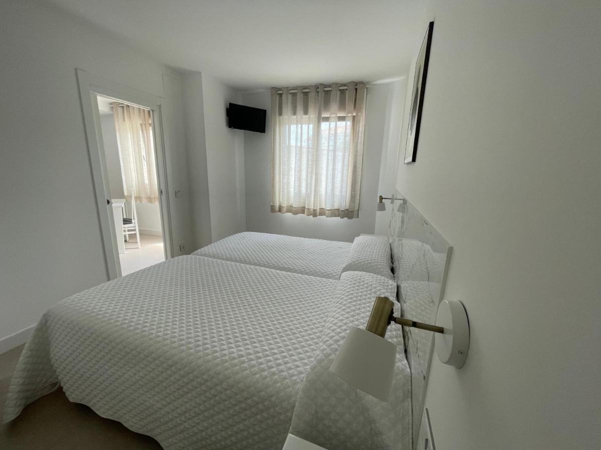Hostal Montevideo Beachfront Nigrán Buitenkant foto