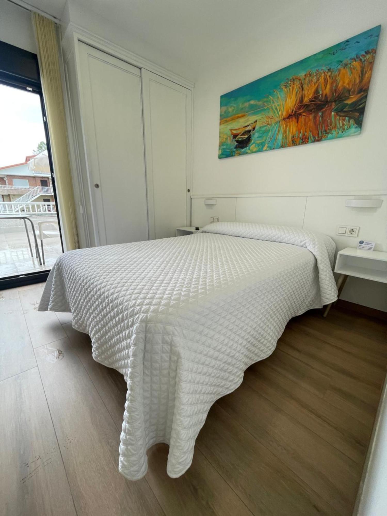 Hostal Montevideo Beachfront Nigrán Buitenkant foto