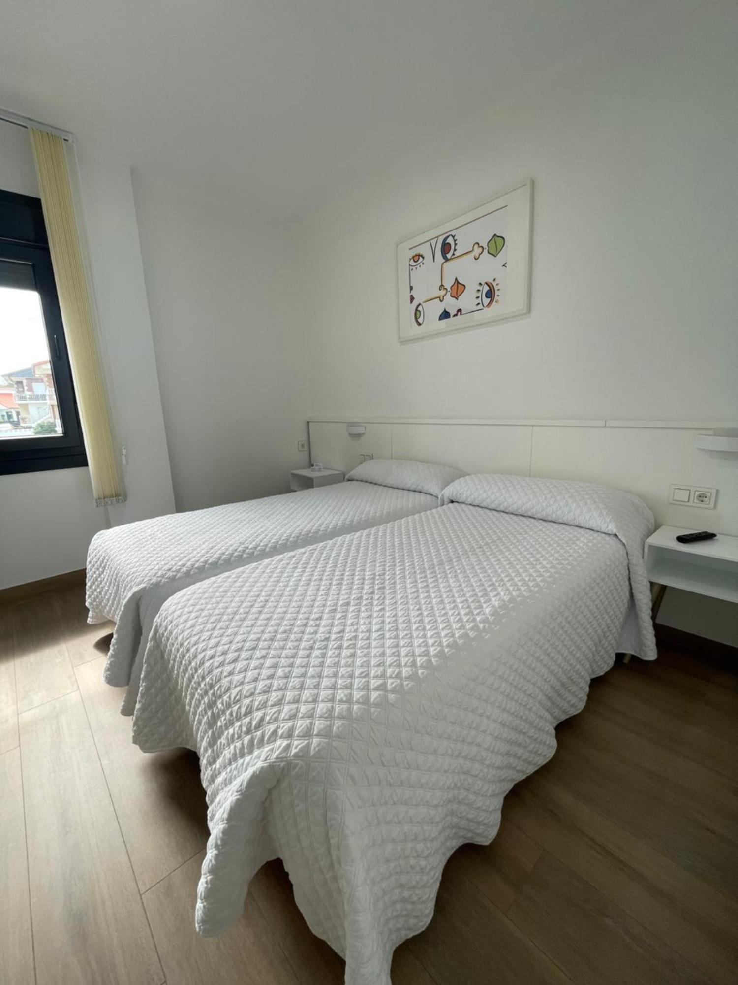 Hostal Montevideo Beachfront Nigrán Buitenkant foto