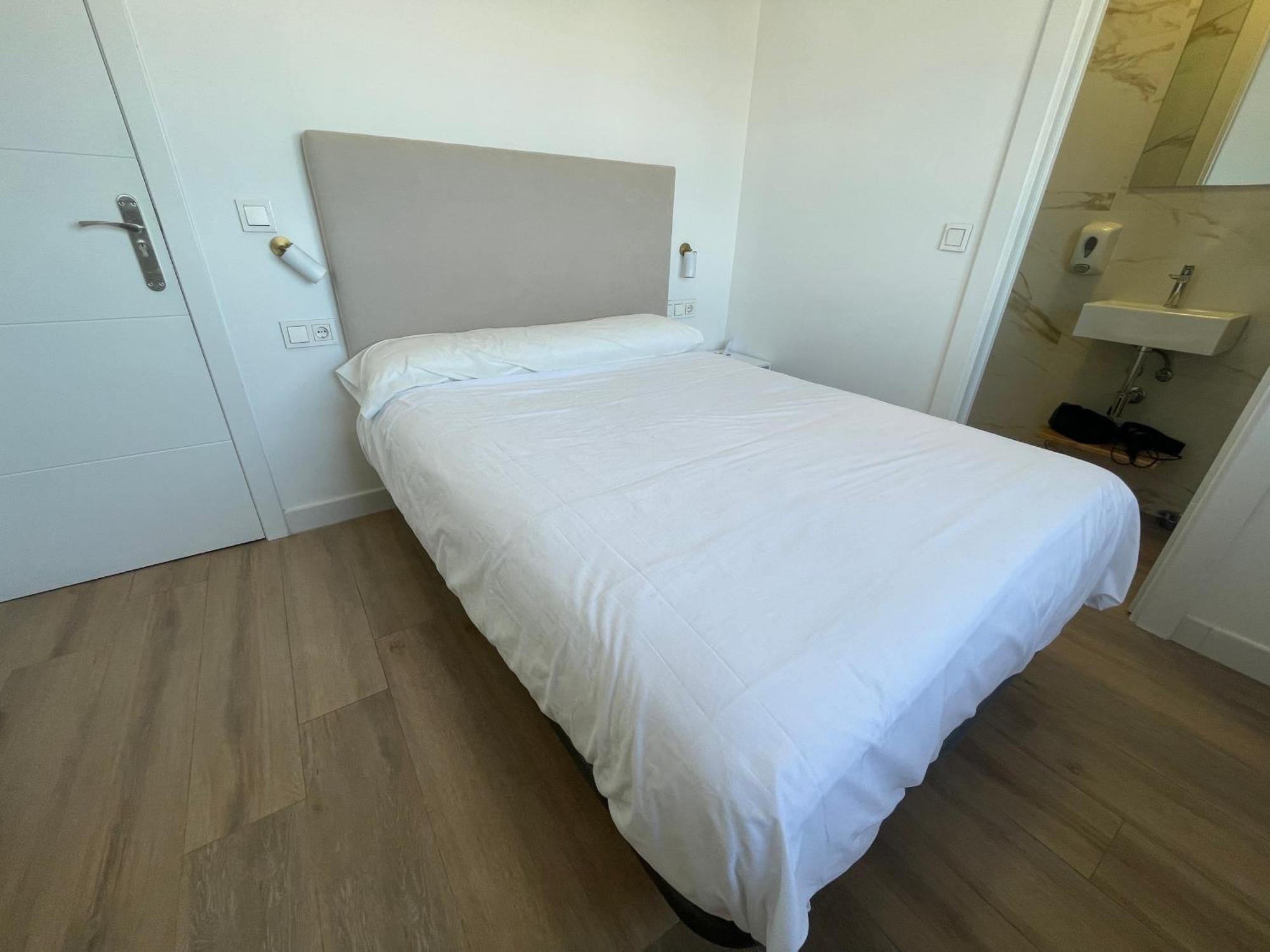 Hostal Montevideo Beachfront Nigrán Buitenkant foto