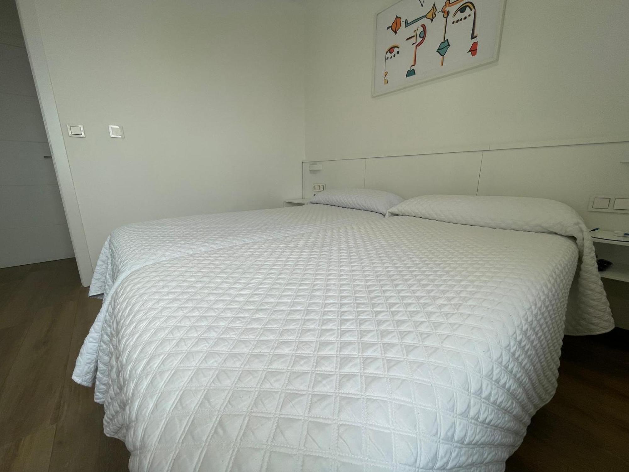 Hostal Montevideo Beachfront Nigrán Buitenkant foto