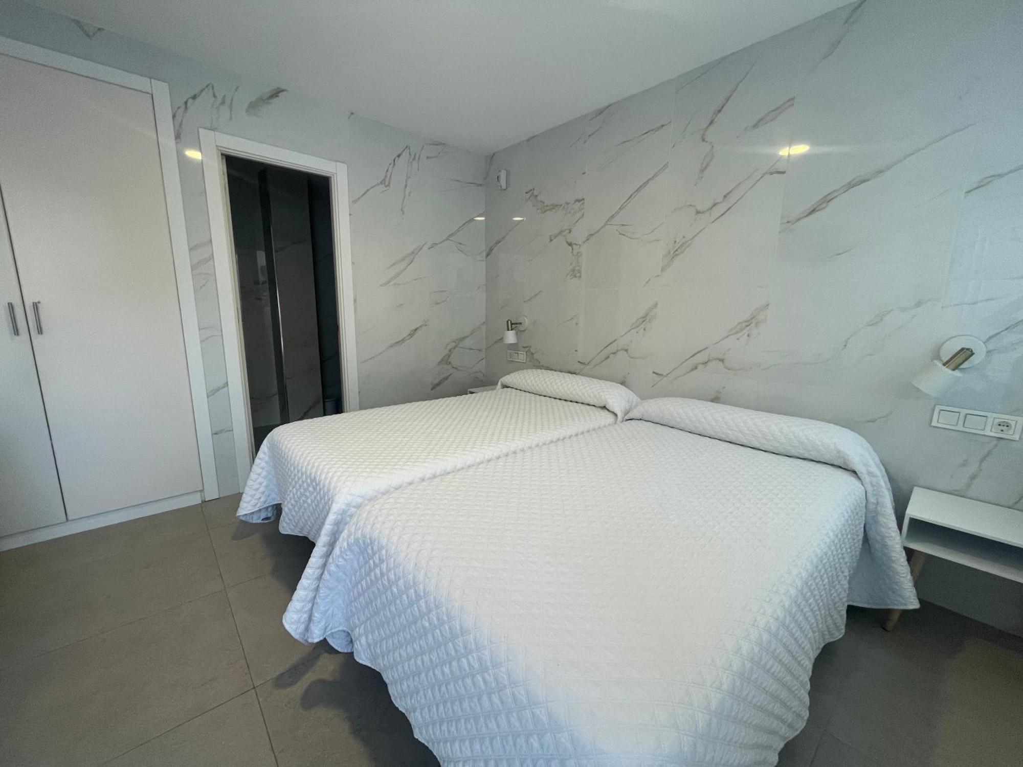 Hostal Montevideo Beachfront Nigrán Buitenkant foto