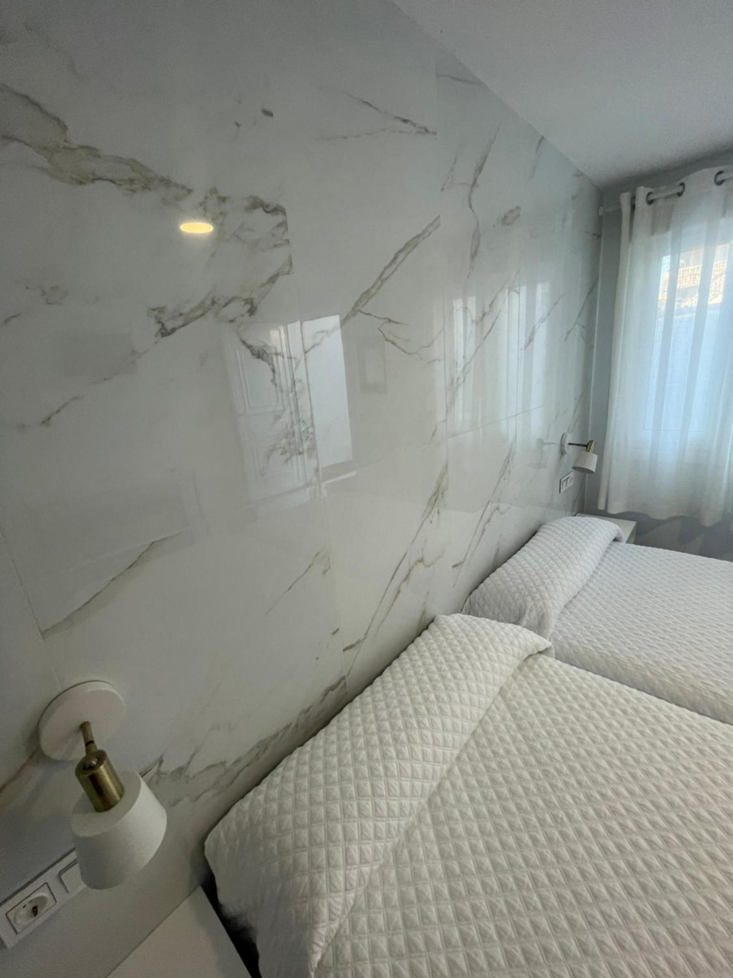 Hostal Montevideo Beachfront Nigrán Buitenkant foto