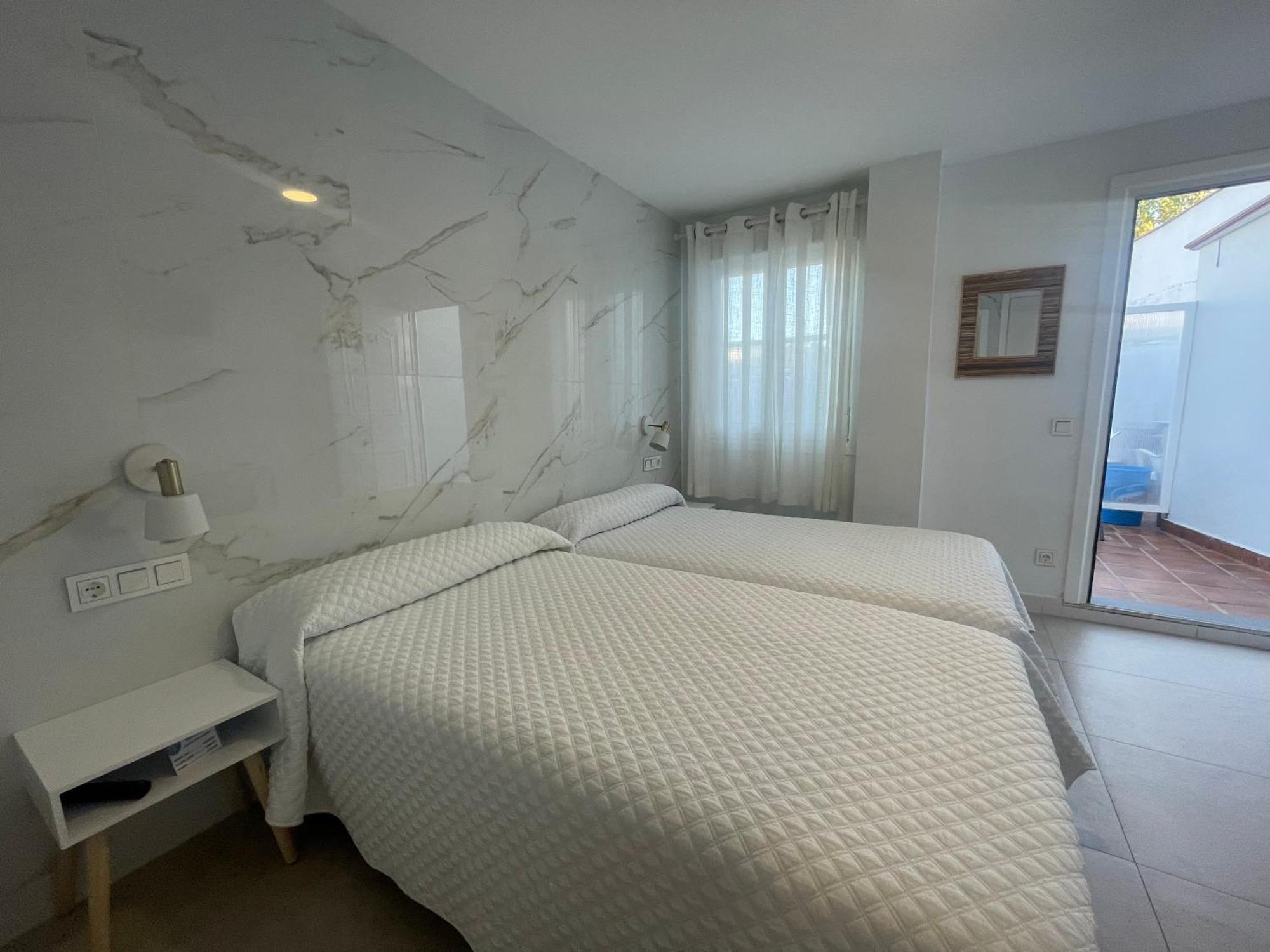 Hostal Montevideo Beachfront Nigrán Buitenkant foto